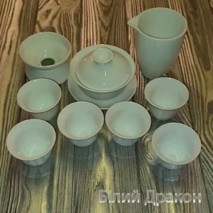 Чайний набір з білого фарфору